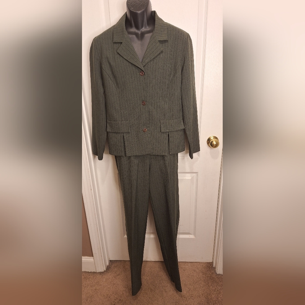 Sag Harbor Women's Olive Pinstripe Pantsuit/ Medium /